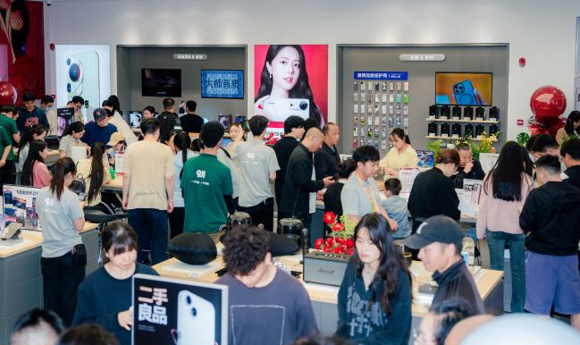 春節(jié)假期前四天云南消費市場 年味濃、亮點多、數(shù)碼產品銷售火爆