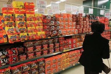 朝鮮半島局勢(shì)緊張引發(fā)韓國民眾搶購潮 超市飲用水與食品銷量激增